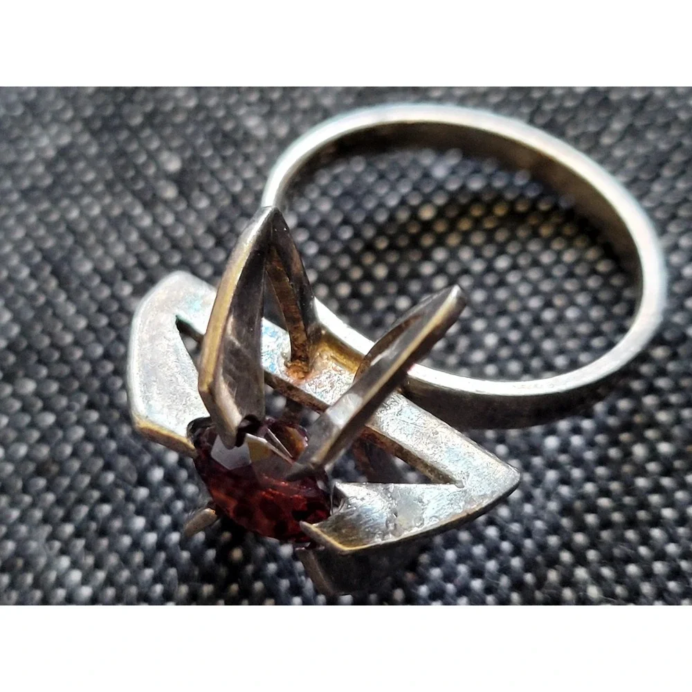 Vintage MCM Starburst Sterling‎ Silver Red Stone Ring Garnet Unique Size 7